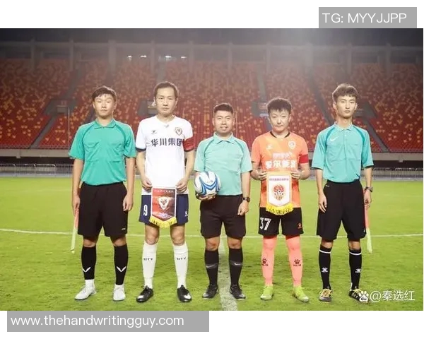 中韩足球明星赛在上海激情开赛球迷共庆友谊与竞技的盛宴 中韩足球明星赛在上海激情开赛球迷共庆友谊与竞技的盛宴