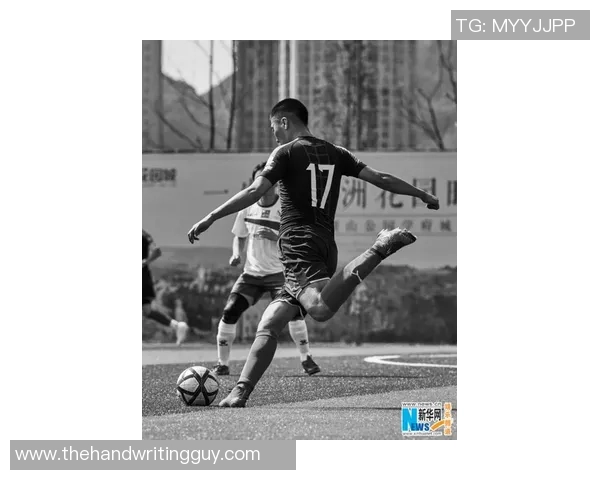 时尚与运动完美结合足球明星卫衣搭配指南让你成为街头焦点