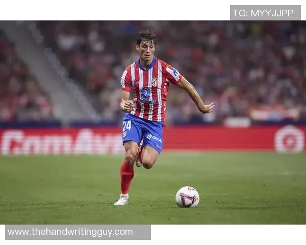 足球明星与LV品牌的精彩合照瞬间尽在此处展现时尚与运动的完美结合 足球明星与LV品牌的精彩合照瞬间尽在此处展现时尚与运动的完美结合