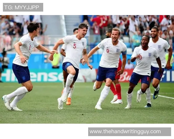 足球明星太太们齐聚赛场共享激情时刻与精彩瞬间 足球明星太太们齐聚赛场共享激情时刻与精彩瞬间