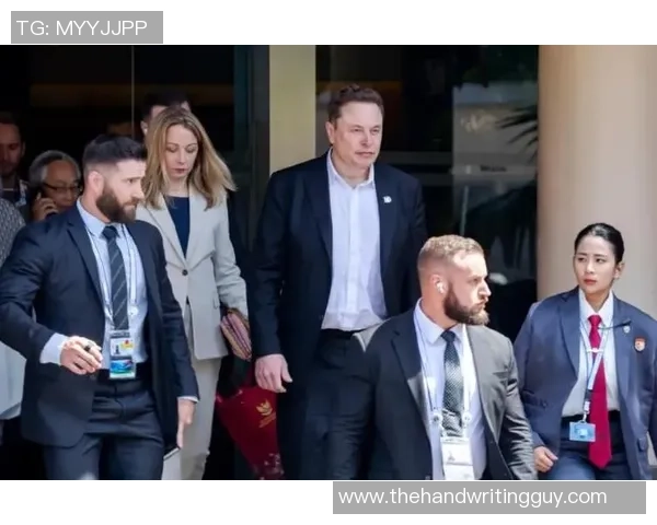 足球明星背后的隐秘守护者揭秘保镖团队的日常与挑战 足球明星背后的隐秘守护者揭秘保镖团队的日常与挑战