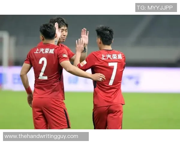 重庆足球队以67分领跑挑战赛积分榜展现强劲实力与团队合作精神 重庆足球队以67分领跑挑战赛积分榜展现强劲实力与团队合作精神