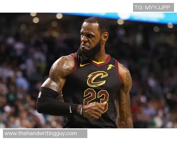 黑道背景下的足球明星如何在光鲜与阴影之间挣扎与成长